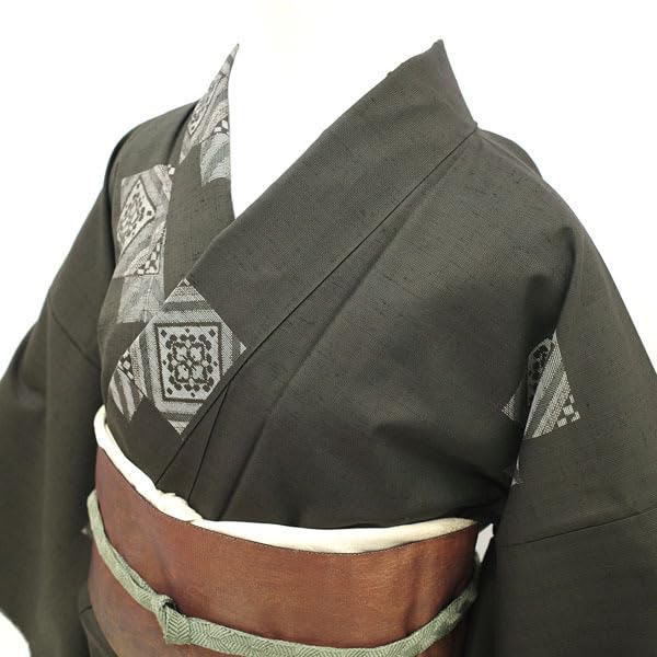 本場奄美大島紬 薩摩大島 愛加那絣 草木泥 伝産シール有 正絹 反物 本場奄美大島紬 薩摩大島 愛加那絣 草木泥 伝産シール有 正絹